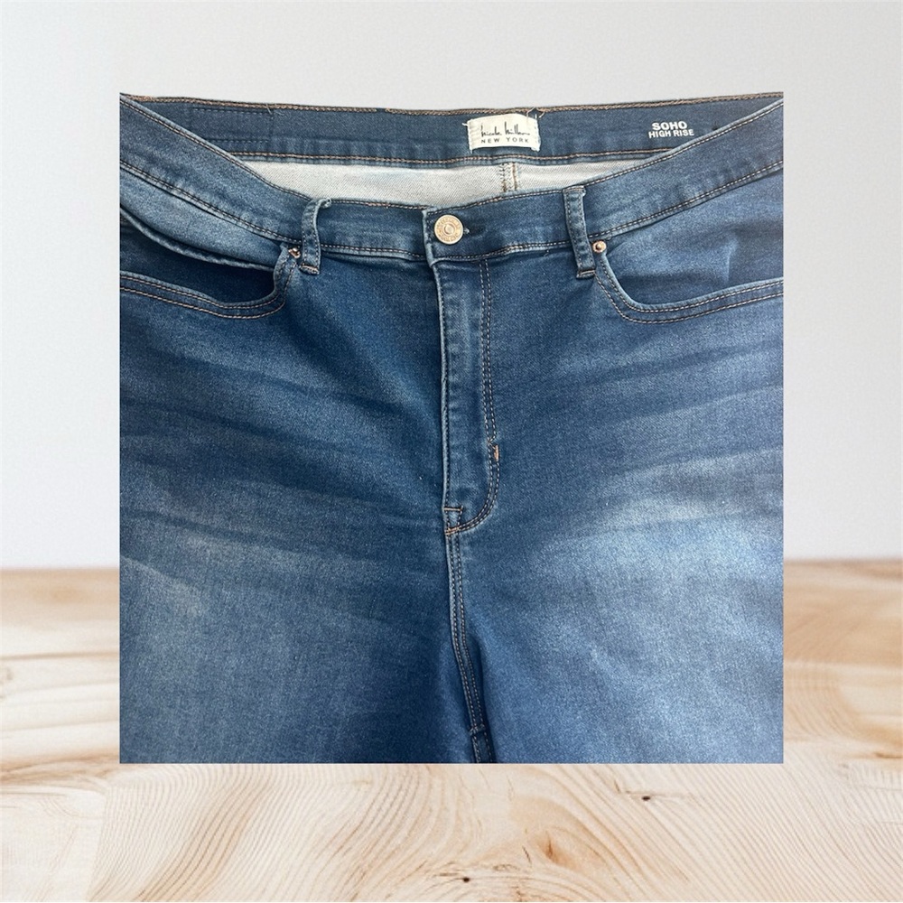 Nicole Miller Women’s Blue Denim Shorts - Picture 4 of 4